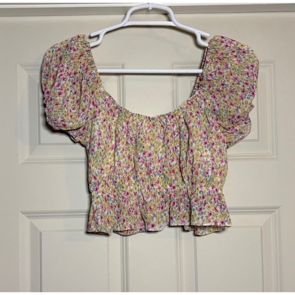 Lulus cropped, off the shoulder, floral bohemian style shirt, size XS